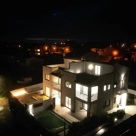 Luxury With A Swimming Pool Nova Vas, Porec - 24282 *