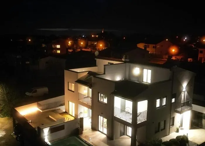 Luxury With A Swimming Pool Nova Vas, Porec - 24282 *